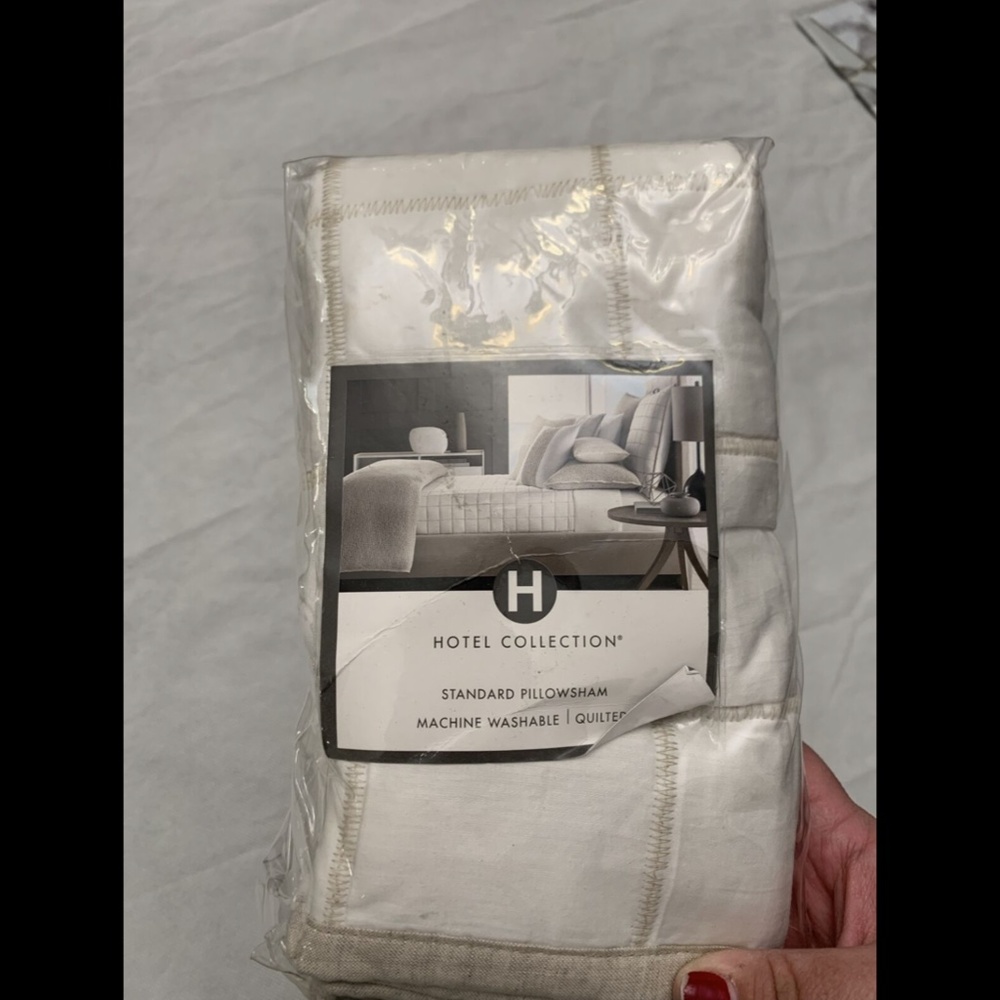 NIB Hotel‎ Collection Waffle Weave Quilted (1) Standard Sham Pillow